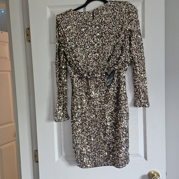 Ever New Gold Long Sleeve Dress with Elegant Design Christmas New Years Party - Picture 9 of 11